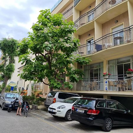 Hotel Esperia كاتوليكا المظهر الخارجي الصورة