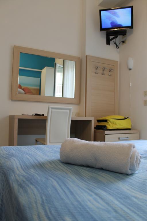 Hotel Esperia كاتوليكا الغرفة الصورة