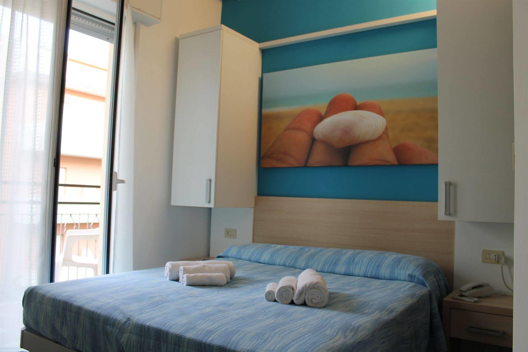 Hotel Esperia كاتوليكا المظهر الخارجي الصورة