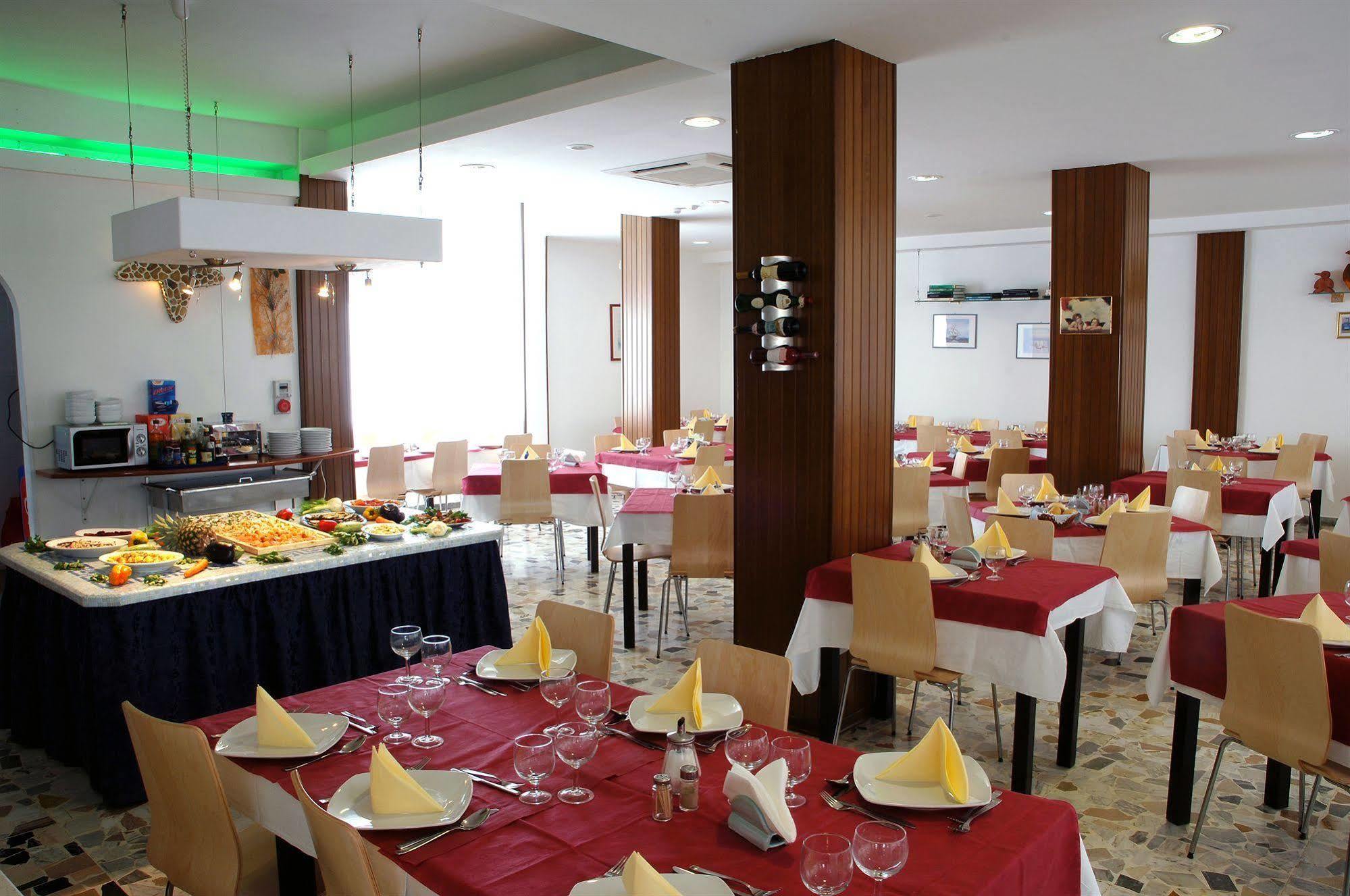 Hotel Esperia كاتوليكا المظهر الخارجي الصورة
