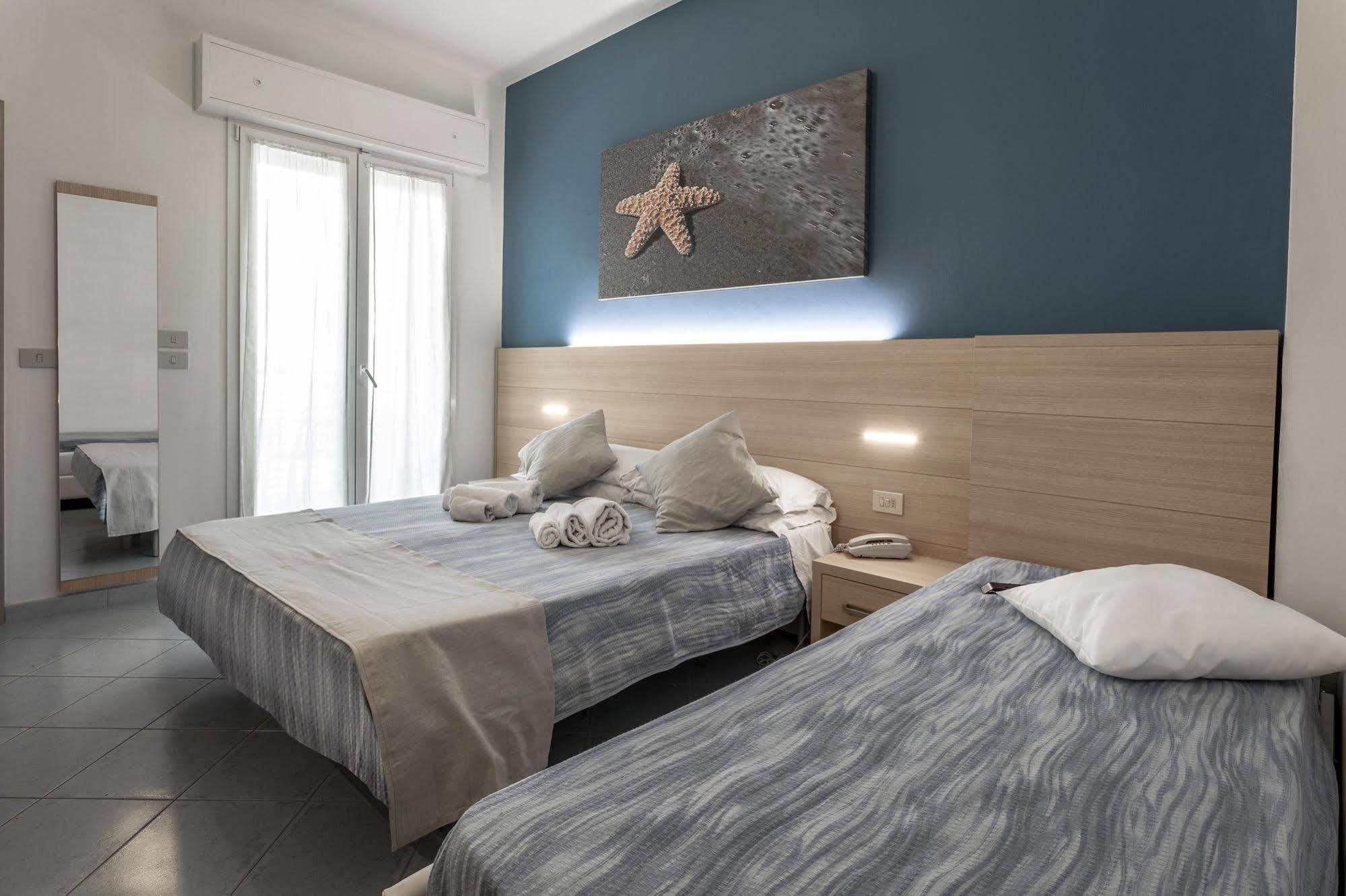 Hotel Esperia كاتوليكا المظهر الخارجي الصورة