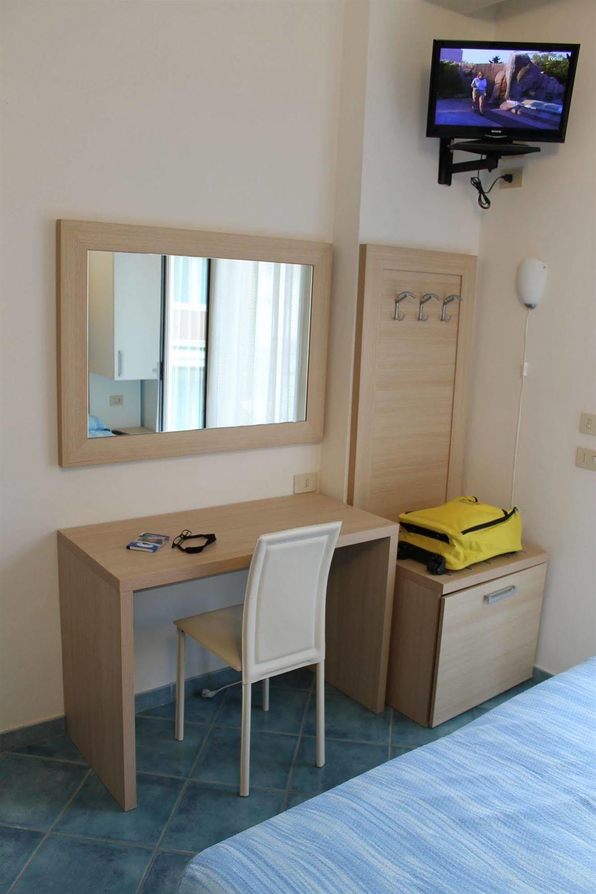 Hotel Esperia كاتوليكا المظهر الخارجي الصورة