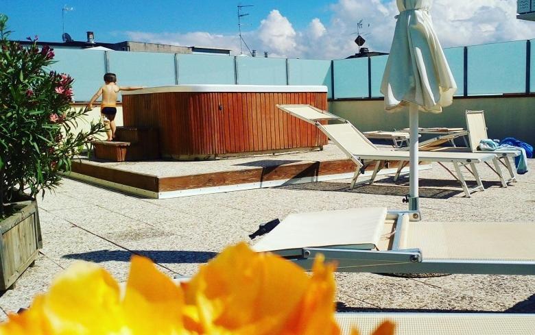 Hotel Esperia كاتوليكا المظهر الخارجي الصورة